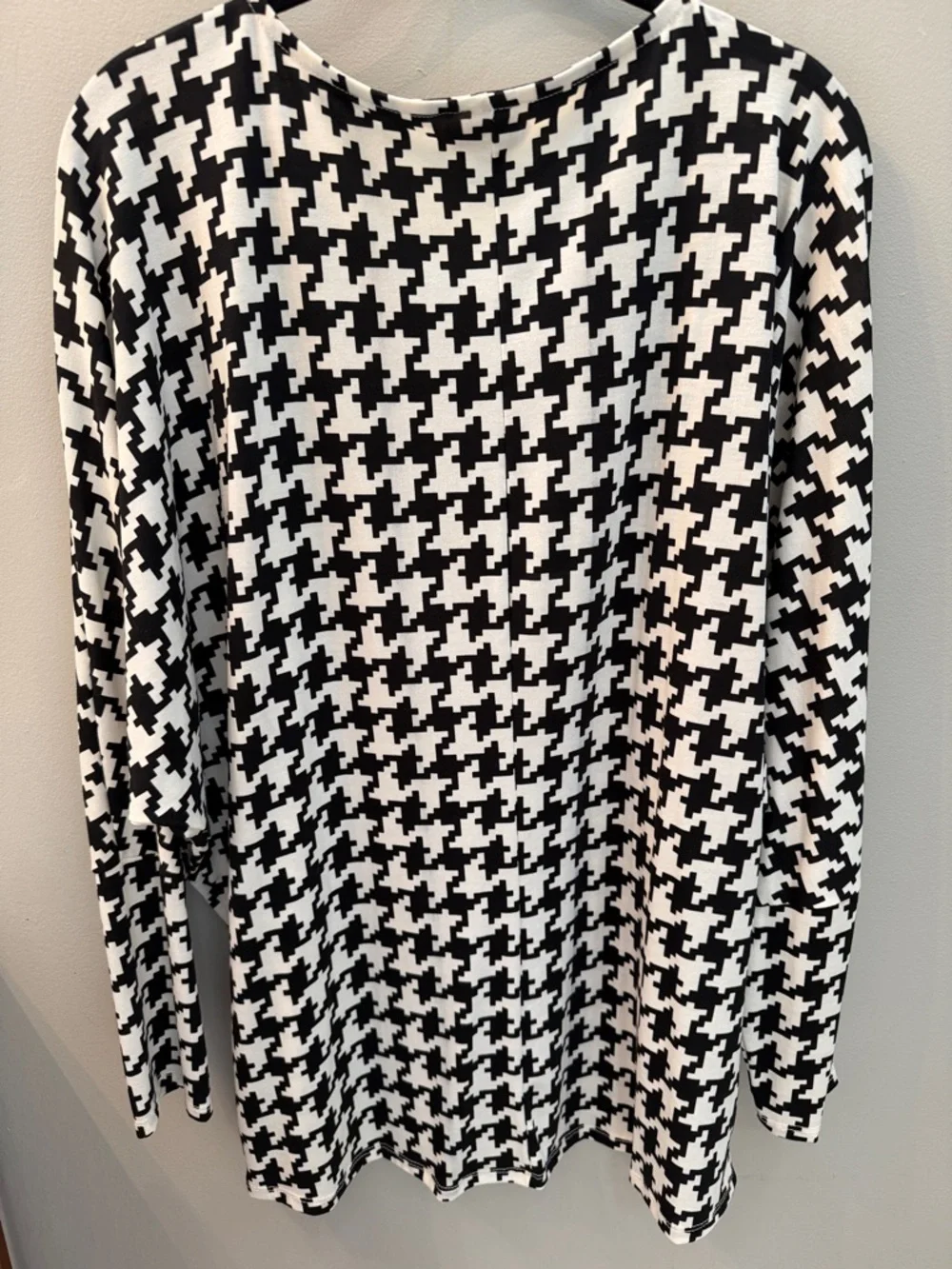 LuLaRoe Black and White Houndstooth Long Sleeve Top - Picture 4 of 4